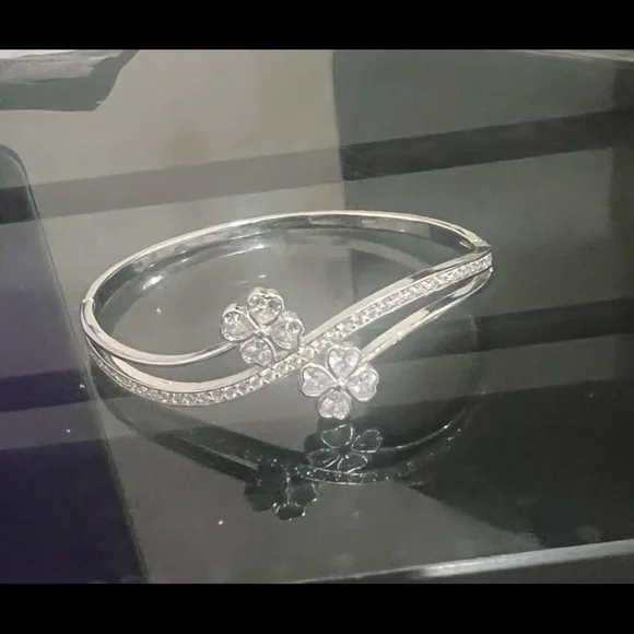 Gorgeous silver plated clover petal bracelet - #253 - Picture 9 of 12